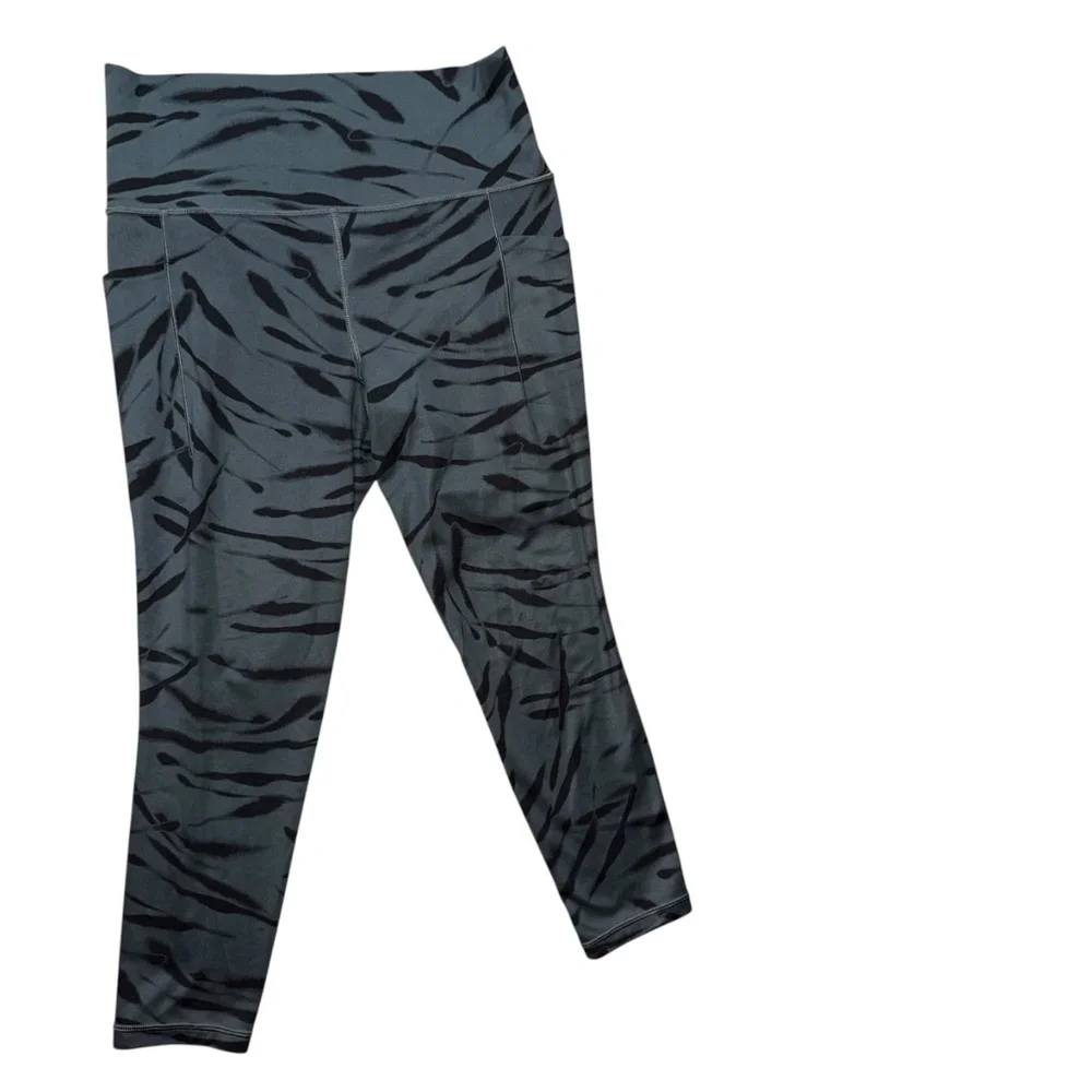 Athleta Salutation Stash Pocket 7/8 Legging & Shanti Crop Set Gray Zebra Print M - Picture 5 of 8